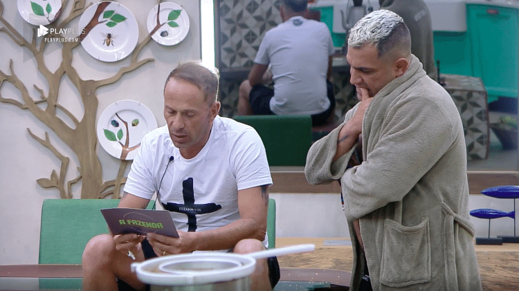 Rafael lê punição - Reprodução/PlayPlus - Reprodução/PlayPlus