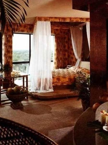 Nem a polícia se atrevia a perturbar as festas do Mutiny, embora soubesse que traficantes se hospedavam ali e frequentavam os eventos  - Carolyn Robbins - Carolyn Robbins