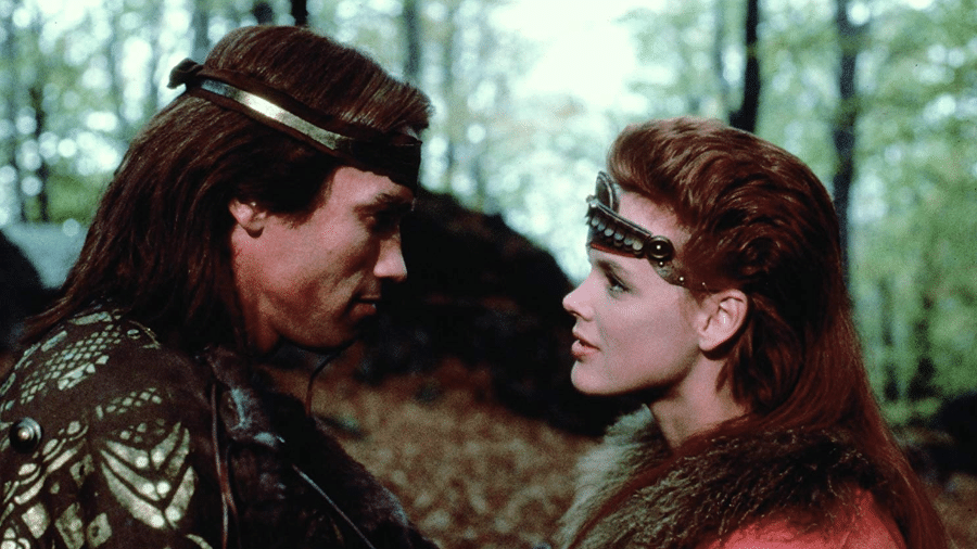 Arnold Schwarzenegger e Brigitte Nielsen em cena de Guerreiros de Fogo - Reprodução