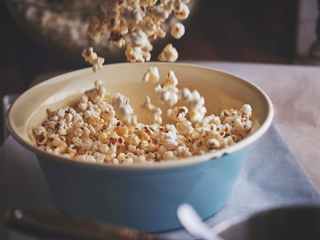 Uque eu mais gosto de comer é assistir