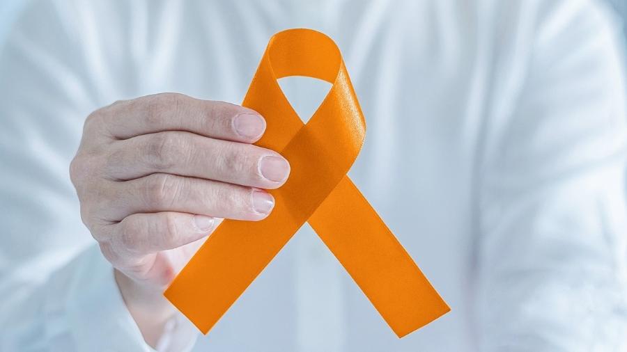 Esclerose múltipla fita laranja - iStock