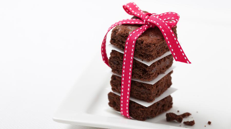 Depois de fazer os brownies em casa, capriche na apresentação para presentear no Dia das Mães - Gettu Images