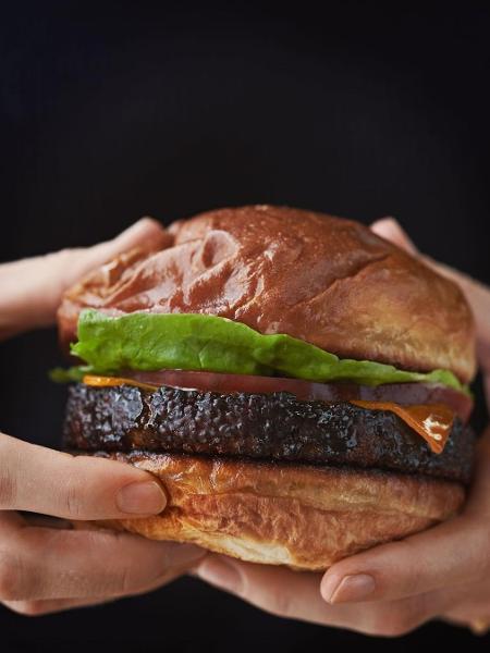 Hambúrguer vegetariano: preparado com quinoa fermentada - Reprodução Instagram