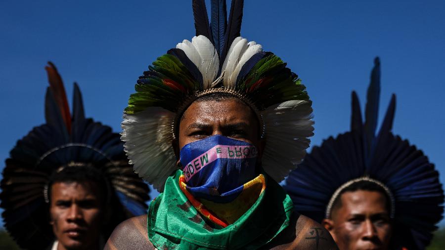 Indígenas de várias etnias, que participam do Acampamento Terra Livre 2024