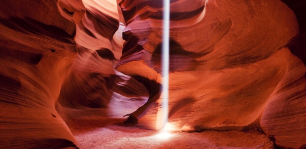 Além de suas formas, o Antelope Canyon oferece espetáculos de luz - Getty Images