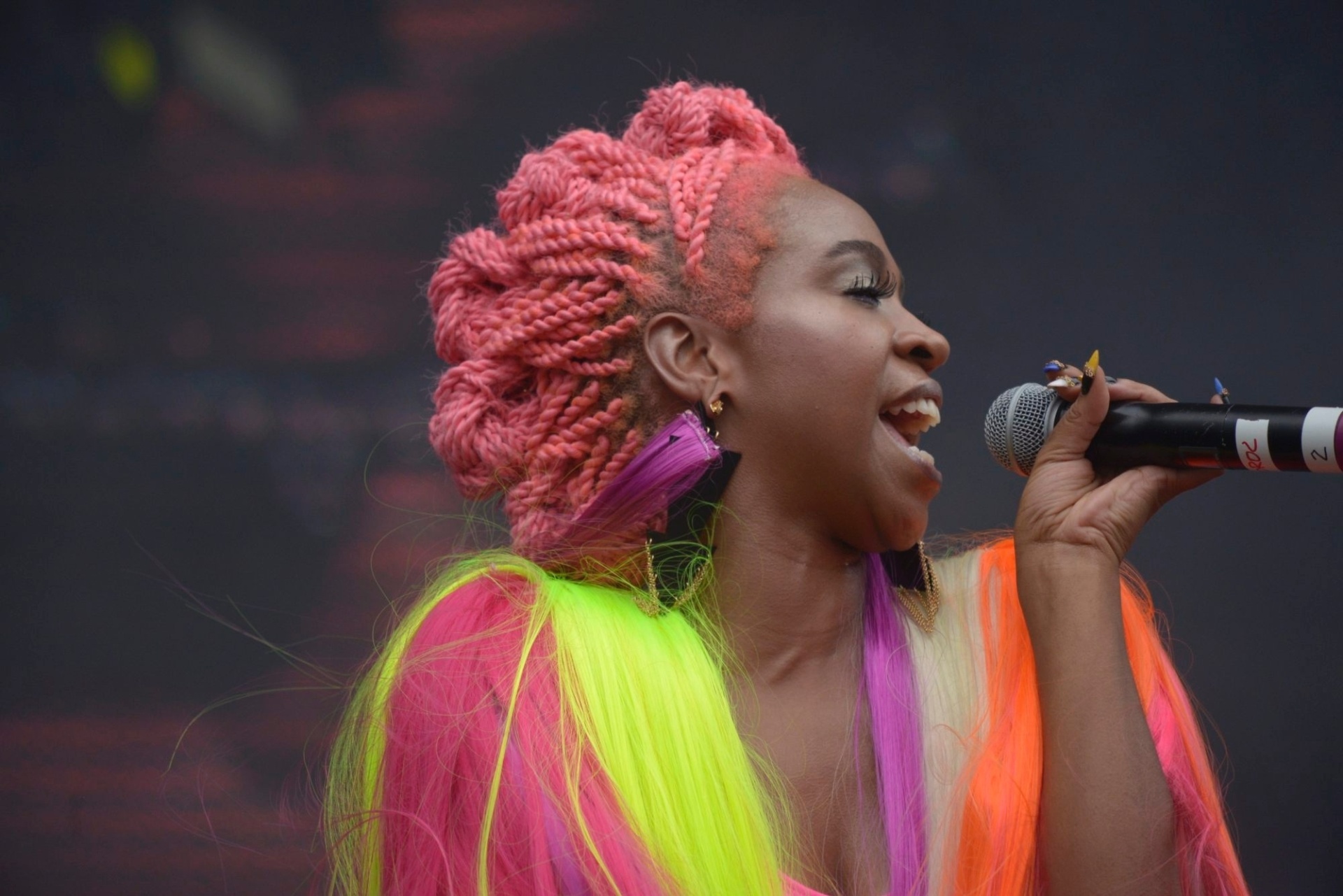 13.mar.2016 - A rapper curitibana se apresentou com público bem cheio no segundo dia do Lollapalooza Brasil 2016, no palco Trident at Perry's - Rafael Roncato/UOL