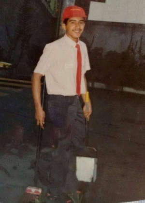 O escritor Henrique Rodrigues, na época em que trabalhava no McDonald's - Henrique Rodrigues/Acervo Pessoal - Henrique Rodrigues/Acervo Pessoal