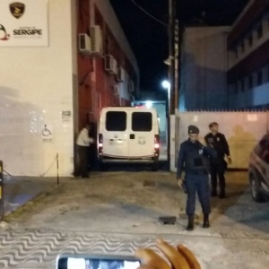 Corpo do ator Domingos Montagner chega ao IML de Aracaju  - Flávio Antunes/UOL - Flávio Antunes/UOL