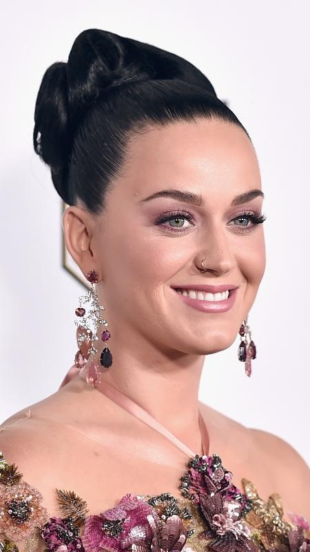 Katy Perry é adepta do make rosa - Getty Images