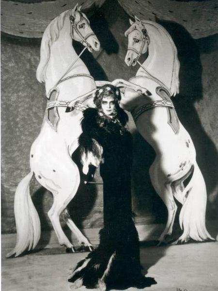 Man Ray retratou Luisa Casati em uma fotografia de 1935 - Reprodução - Reprodução