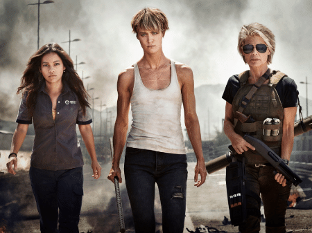 Linda Hamilton, Natalia Reyes (à esquerda) e Mackenzie Davis (no centro) em foto do sexto "Exterminador do Futuro" - Reprodução/Twitter