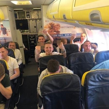 Foto postada em rede social com passageiros de voo acusados de homofobia - Reprodução/Twitter