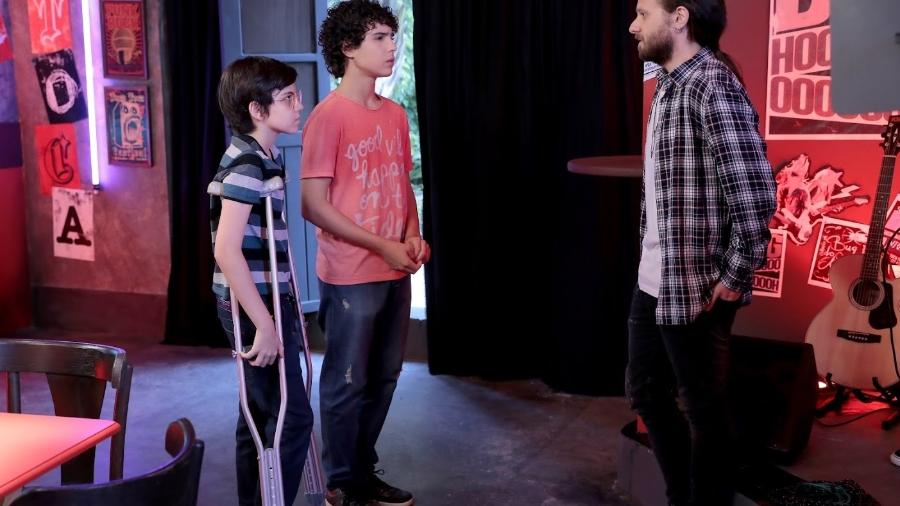 João e Bento aparecem no ensaio da suposta banda de Cássio - Lourival Ribeiro/SBT