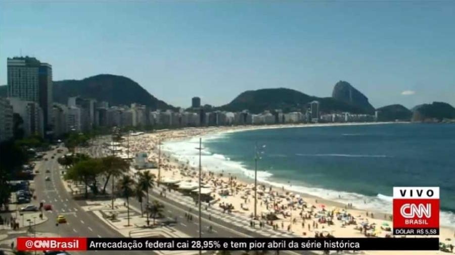 CNN exibe em ao vivo imagem de arquivo da praia de Copacabana cheia por engano - Reprodução/Instagram