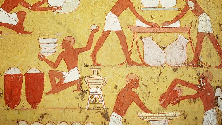 Produção de pão - e indício de "pão líquido" - em pinturas do Antigo Egito - Universal Images Group via Getty - Universal Images Group via Getty
