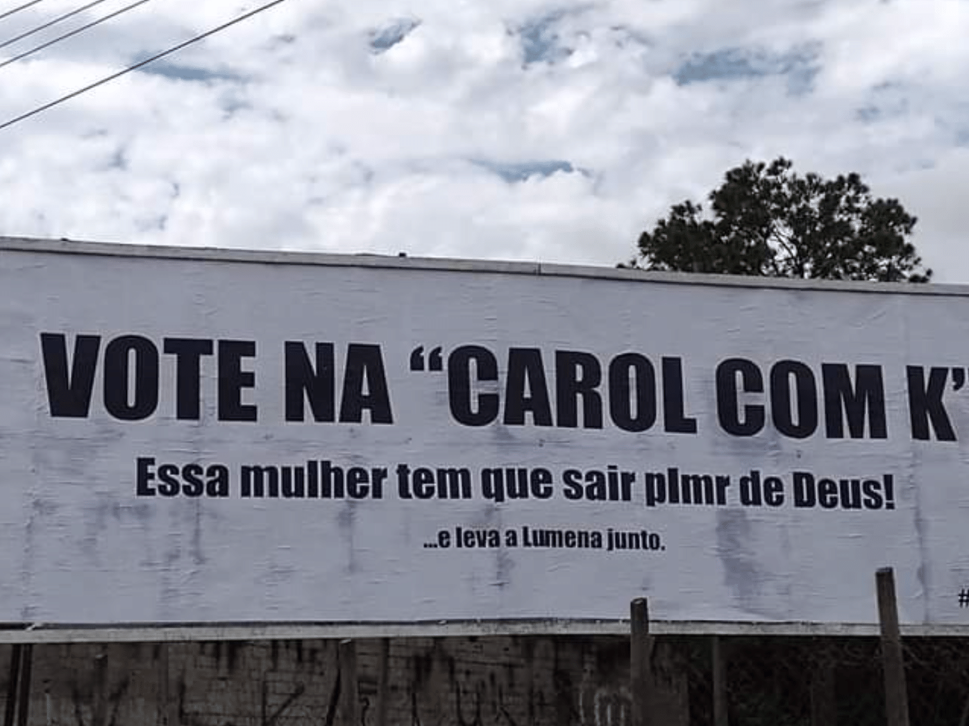 Outdoor em Taubaté pedindo saída de Karol Conká viraliza