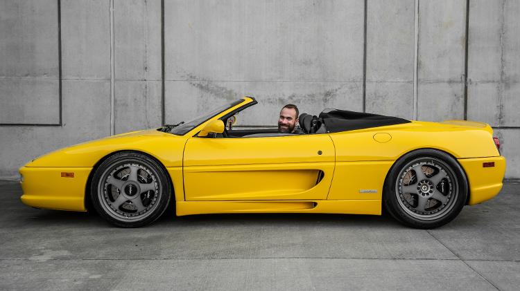 Ferrari F355 Spider de Anderson Dick logo após ser reformada nos EUA, de onde foi levada para Porto Alegre