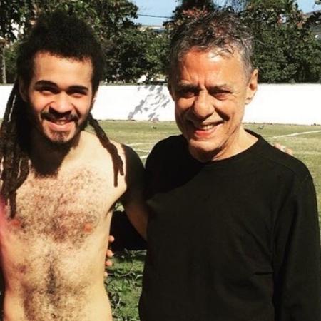 Chico Brown fala sobre parceria com o avô, Chico Buarque, no futebol - Reprodução: Instagram