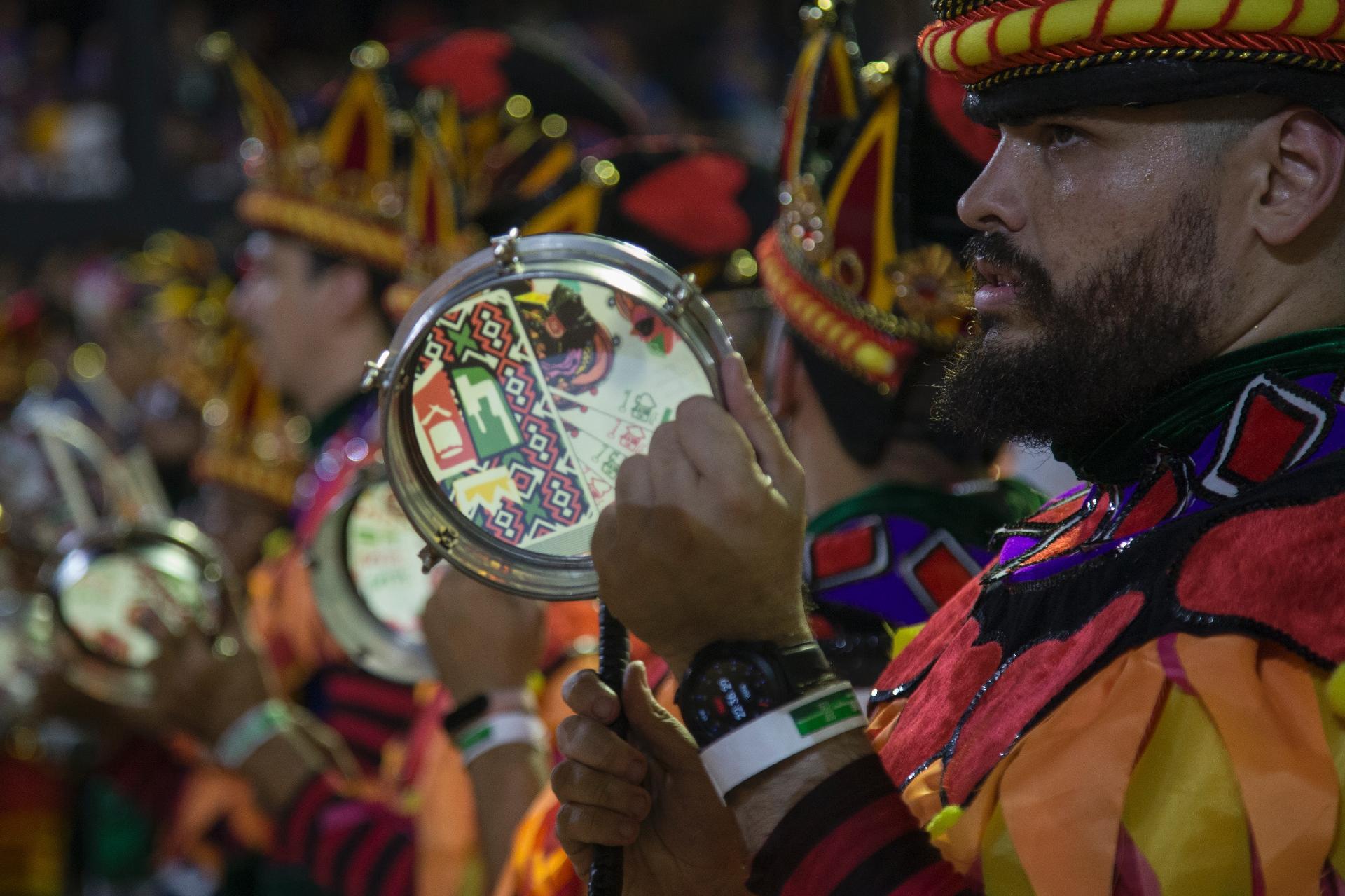 Acadêmicos da Grande Rio anima público no Rio - Júlio César Guimarães/UOL