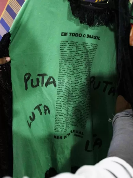 Marca começou com venda de camisetas com mensagens debochadas e militantes. - Ricardo Borges - Ricardo Borges
