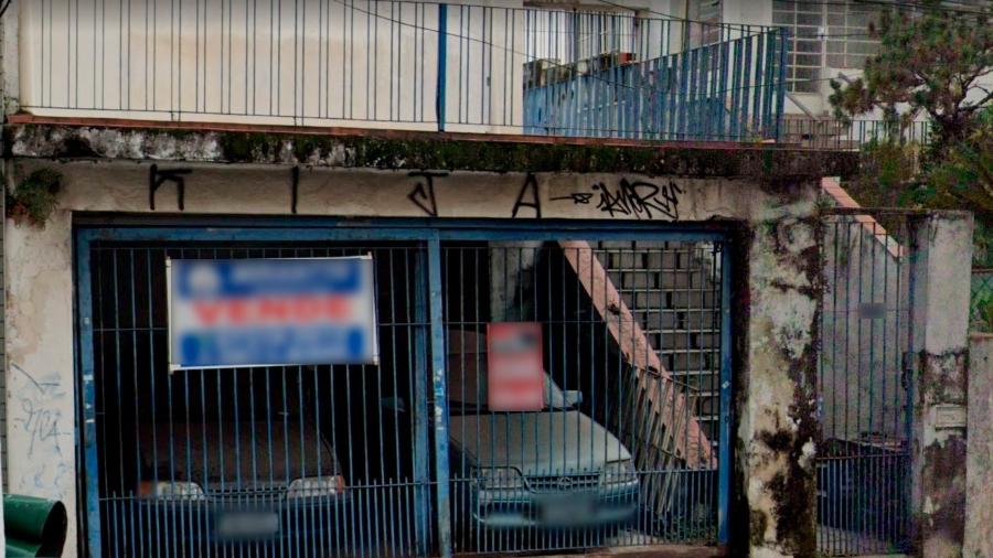 Casa à venda na Zona Norte de São Paulo exibe há muitos anos um Chevrolet Monza e um Kadett na garagem - Reprodução/Google Street View