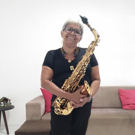 Janete Francisca Mendonc?a, 63, aluna do curso de música da UFPE