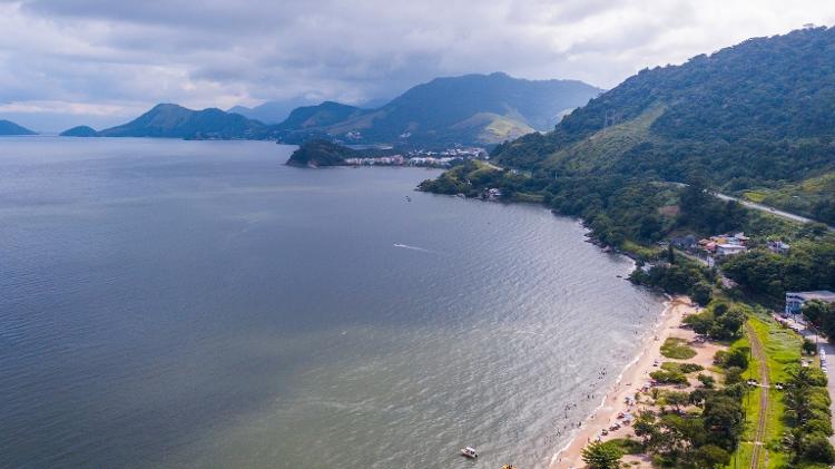 Baía de Sepetiba, no Rio de Janeiro: cerca de 80% do esgoto da região é despejado em suas águas, que também estão contaminadas pela poluição industrial
