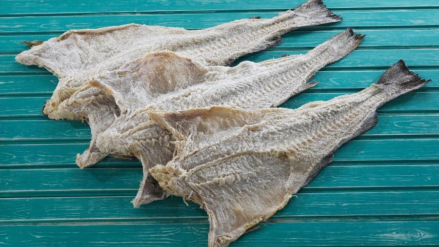 Forma do rabo e do corpo do peixe são dois dos melhores indicativos para evitar peixes secos e salgados similares Forma do rabo e do corpo do peixe são dois dos melhores indicativos para evitar peixes secos e salgados similares