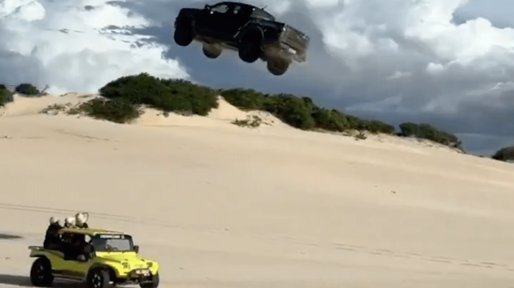 Salto com cerca de 10 m de altura seria evitado caso motorista seguisse recomendações do manual da picape Salto com cerca de 10 m de altura seria evitado caso motorista seguisse recomendações do manual da picape