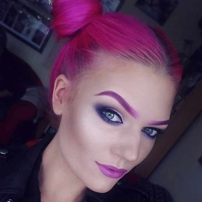 Sobrancelhas coloridas - Reprodução/Instagram/@mariannecrossmua