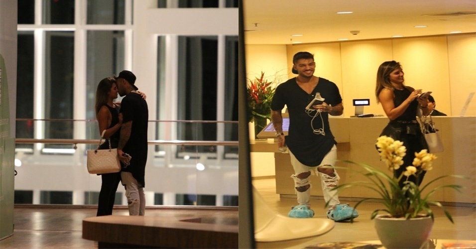 30.mai.2016 - Na noite desta segunda-feira, Lucas Lucco foi flagrado aos beijos com uma garota em um shopping do Rio. Usando pantuflas, o cantor sorriu ao perceber que estava sendo fotografado - Fabio Moreno /AgNews