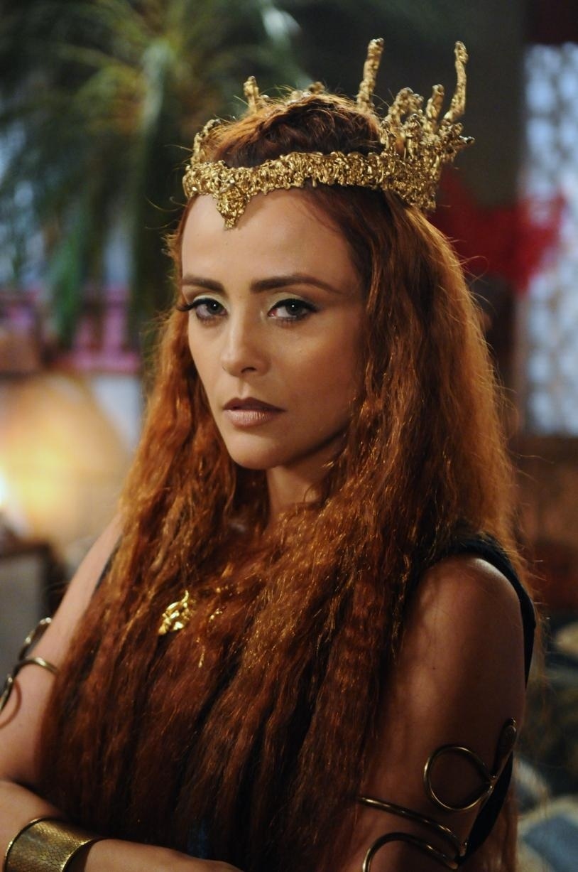 Juliana Silveira é a rainha Kalesi em "Terra Prometida" - Munir Chatack/Record