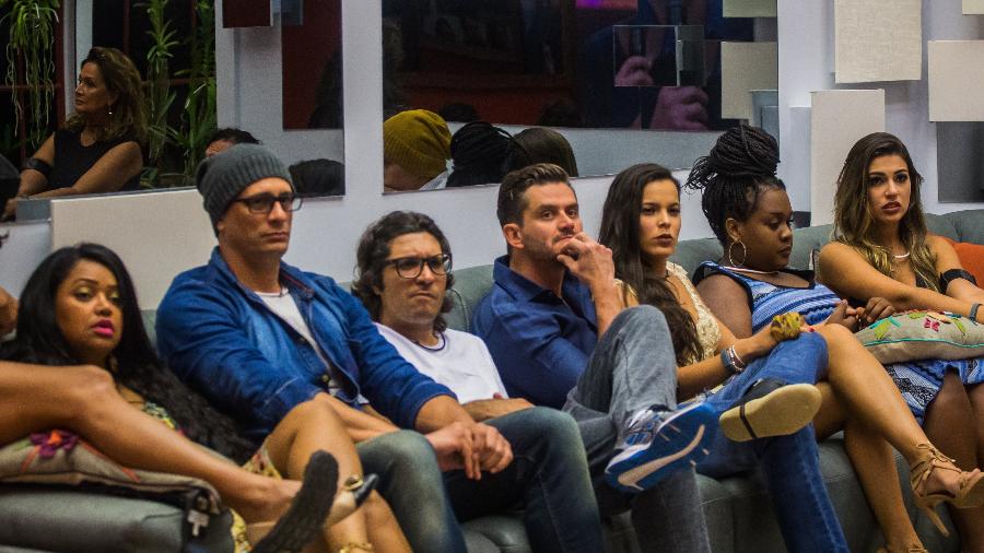 Participantes do "BBB17" na sala da casa - Paulo Belote/Divulgação/TV Globo
