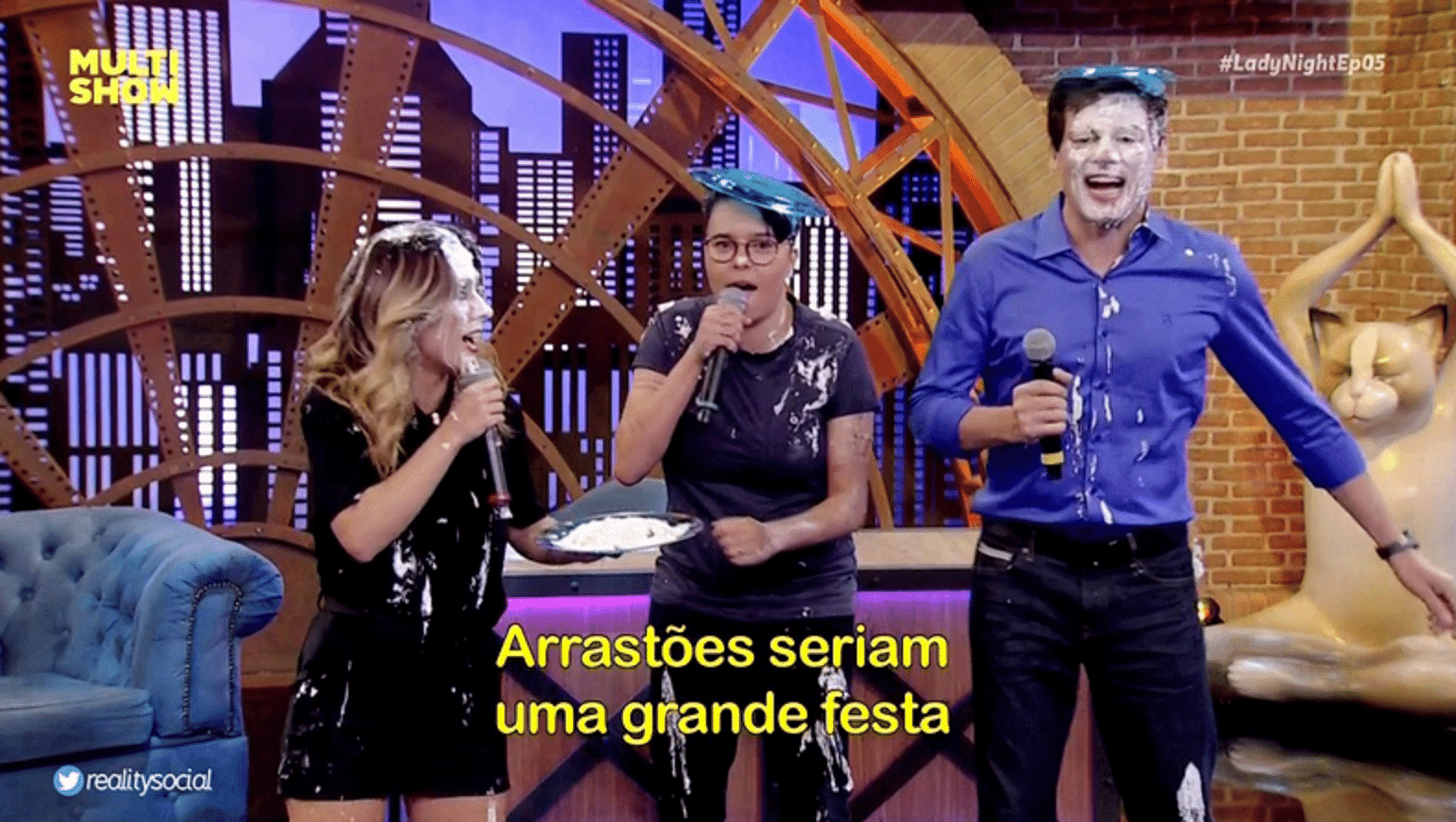 Tatá Werneck, Celso Potiolli e Maria Gadú trocaram tortadas durante uma divertida participação no talk show "Lady Night", no Multishow, nesta sexta-feira (14) - Reprodução/Multishow