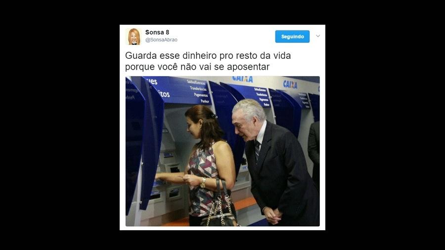 Temer foi fotografado em uma agência da Caixa em Brasília pelo fotógrafo Dida Sampaio, do Estadão, e virou meme - Reprodução/Twitter
