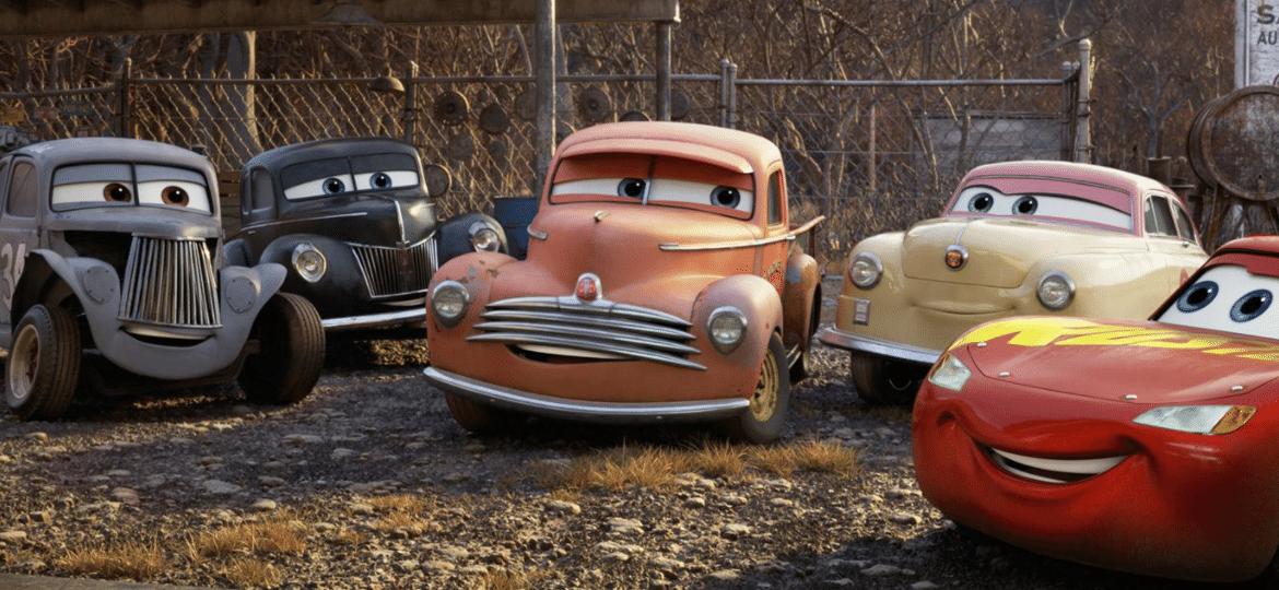 Acima, River Scott (Wendell Scott), Junior Moon (Junior Johnson), Smokey (uma picape inspirada em mecânicos de corrida), Louise Nash (Louise Smith) e Relâmpago McQueen - Pixar/Divulgação