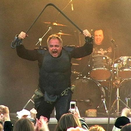 Thor nos dias de hoje: Um pouco mais de gordura e peças falsas no peito - Reprodução/Twitter - Reprodução/Twitter