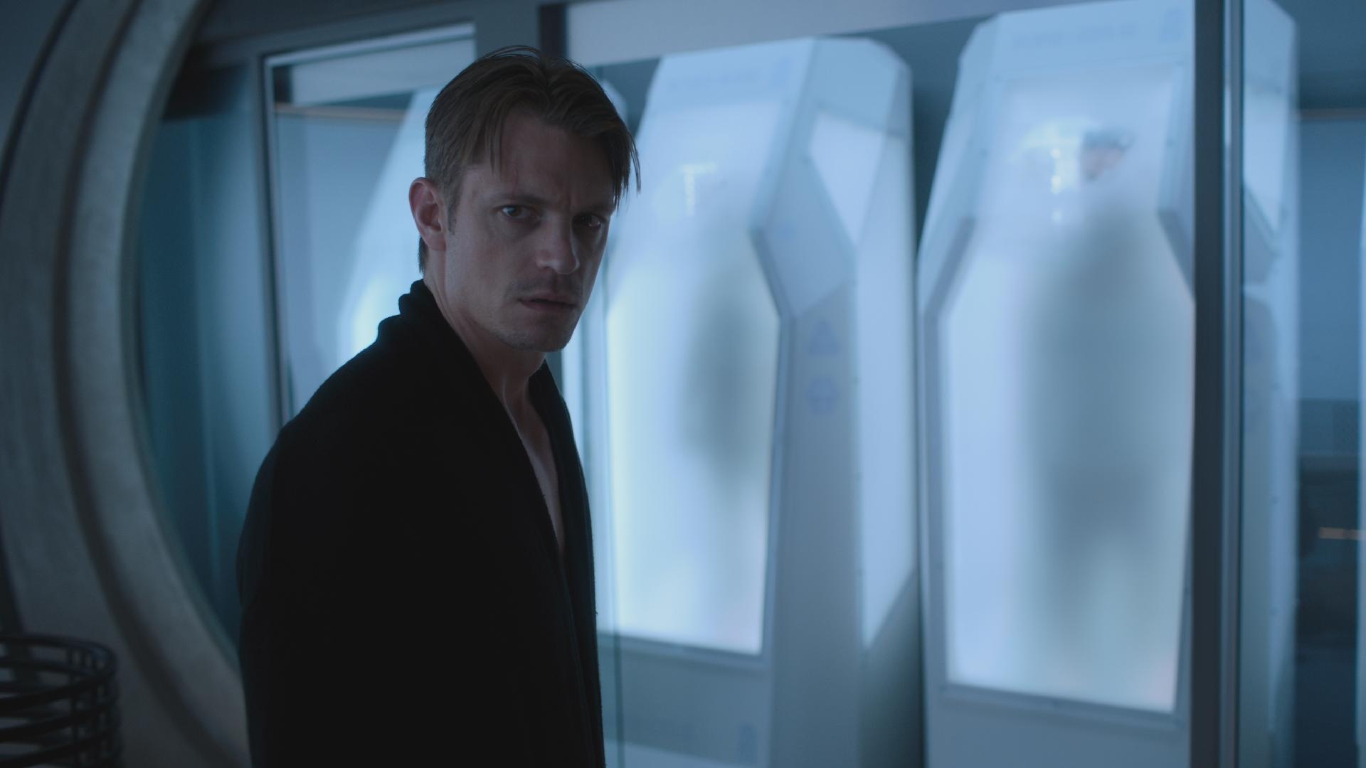 Cena da série "Altered Carbon", da Netflix - Divulgação
