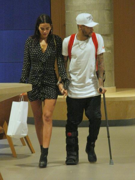 Bruna Marquezine e Neymar passeiam de mãos dadas em shopping no Rio - Imagem/AgNews
