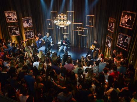 Banquinho e violão: João Neto & Frederico gravam o DVD acústico "Onde Nasce o Som" em estúdio de Goiânia - Francisco Cepeda/AgNews