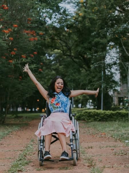 Layane fez um piercing no nariz em junho do ano passado e está há seis meses na cadeira de rodas - Barbara Leite - Barbara Leite