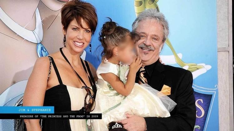 Jim, Stephanie e filha na pré-estreia da animação A Princesa e o Sapo, da Disney - Getty Images/Reprodução - Getty Images/Reprodução