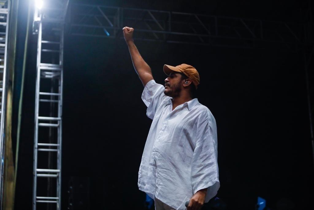 O rapper Criolo se apresenta no Anhangabaú durante a Virada Cultural - Marcelo Justo/UOL
