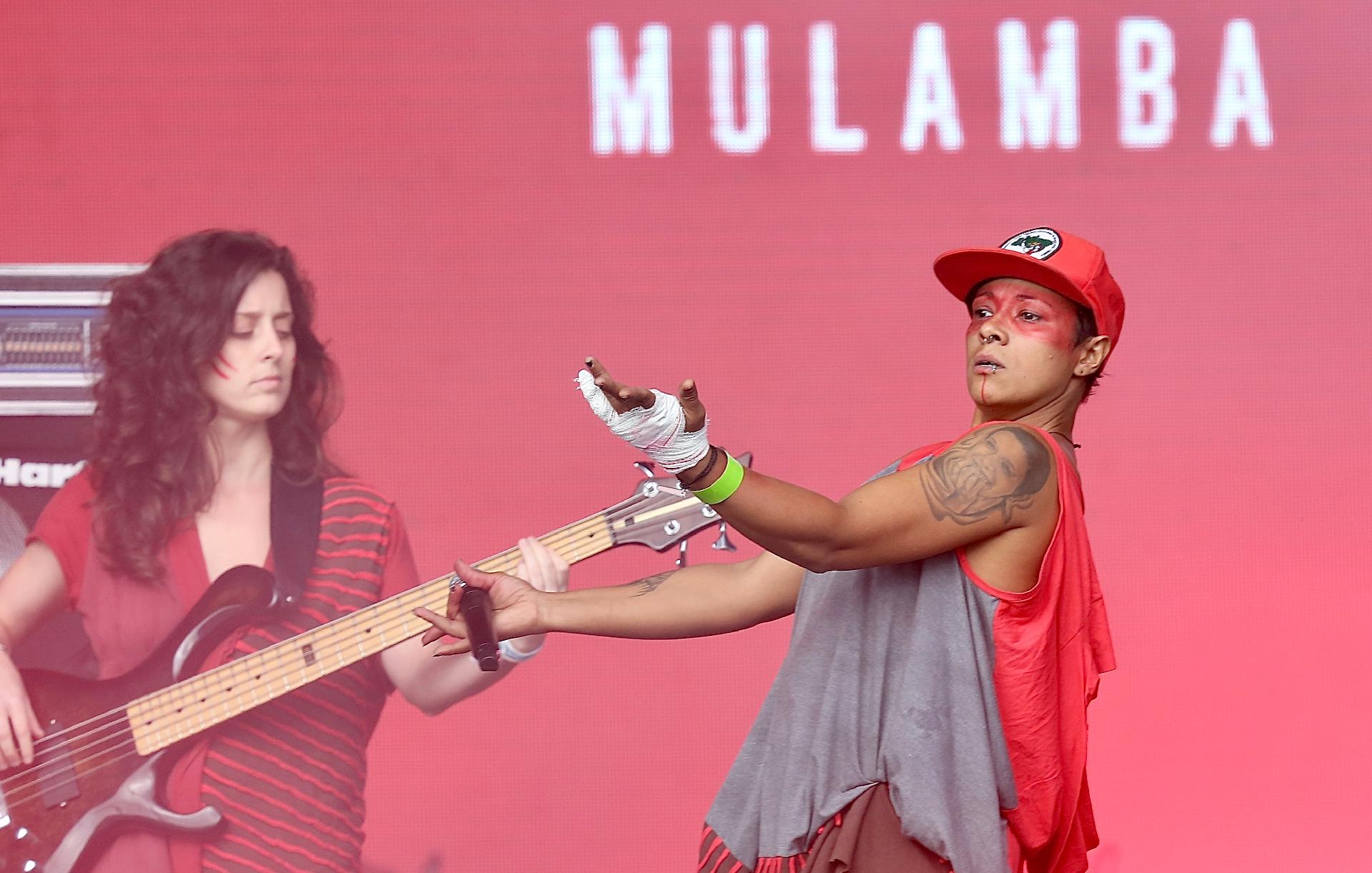 Grupo Mulamba faz show de protesto no segundo dia do festival GRLS!, em São Paulo - Iwi Onodera/UOL