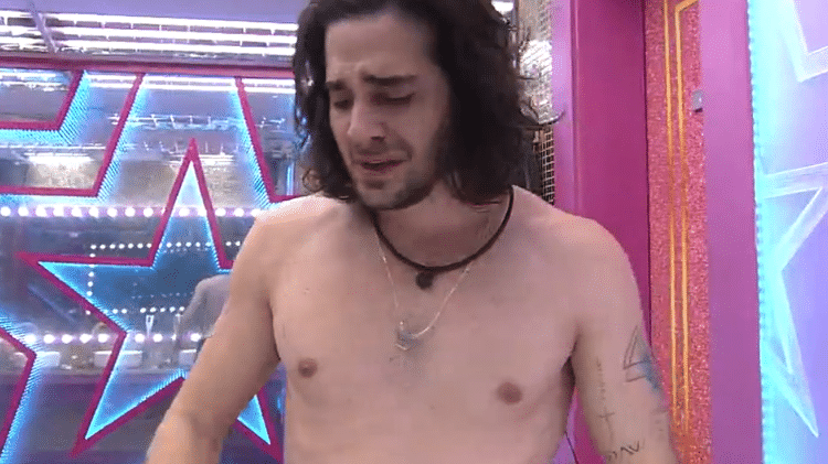 BBB 21: Fiuk chora no banheiro - Reprodução/Globoplay - Reprodução/Globoplay