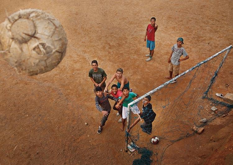 Caio Vilela - Neve, barro e praia: fotógrafo viaja o mundo para fotografar futebol de rua - Caio Vilela - Caio Vilela