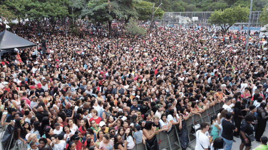 Público aguarda por show de Leonardo na Virada Cultural de 2024 Público aguarda por show de Leonardo na Virada Cultural de 2024