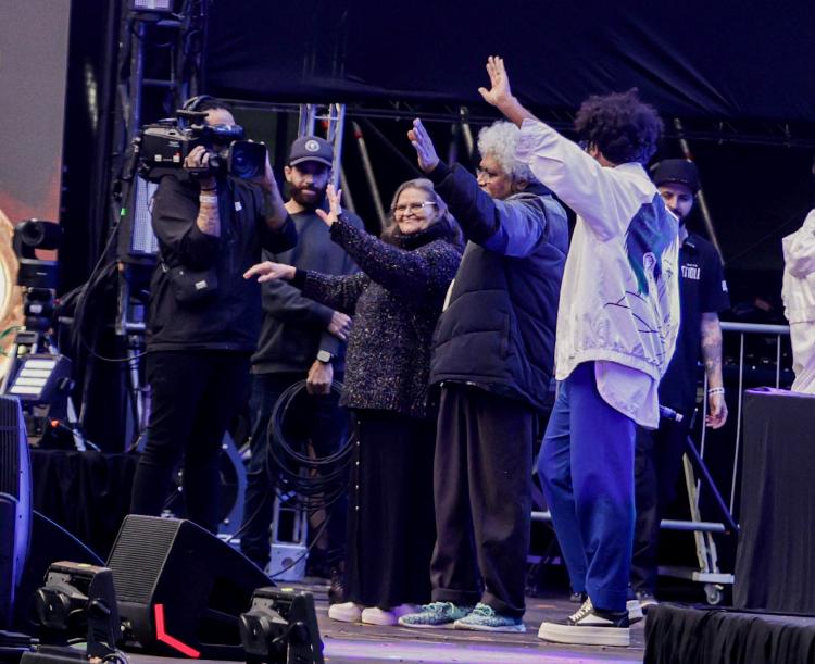 Criolo levou os pais ao festival Chic Show e inclusive chamou os dois para subirem ao palco