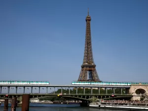 Melhor vista para a Torre Eiffel é de ponte para a Estátua da Liberdade