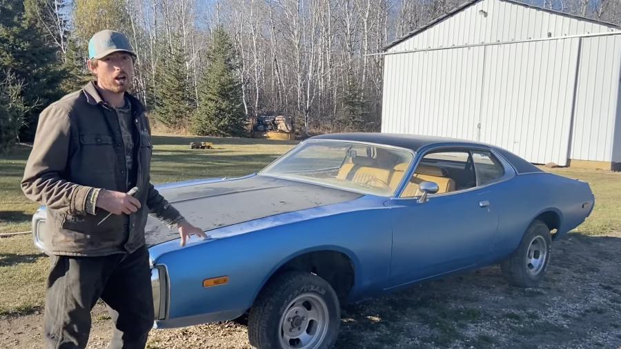 Marido recebe Dodge Charger 1973 de esposa sem motor